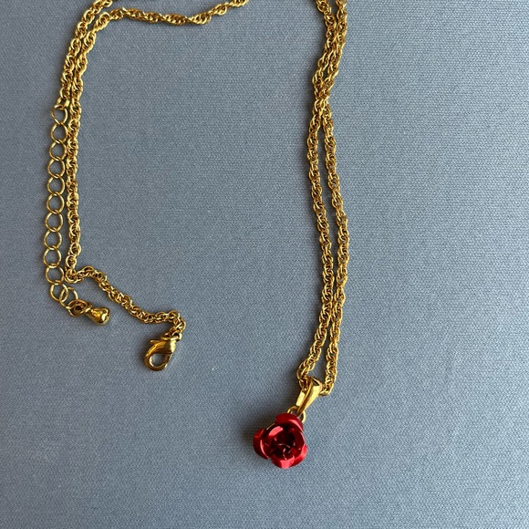 Red rose necklace on gold chain - Picture 3 of 4